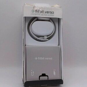 Fitbit Versa Lite Edition Smartwatch White | New | Damaged‎ Box